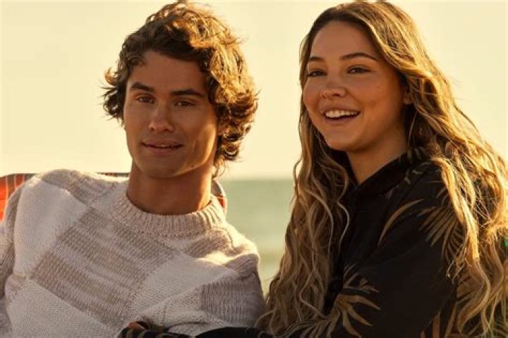 Who Portrays Sarah Cameron On Netflix's Outer Banks Series?